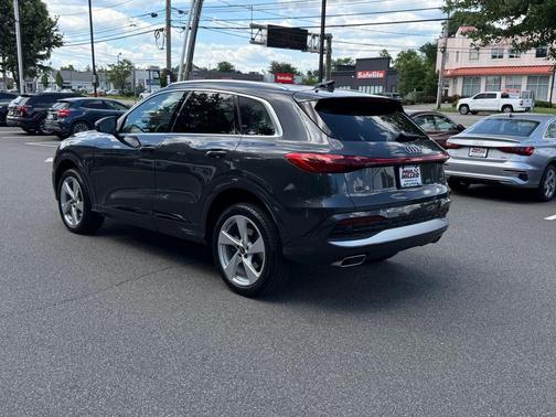 Tambora Gray Metallic 2025 Audi Q5 2.0T quattro Premium
