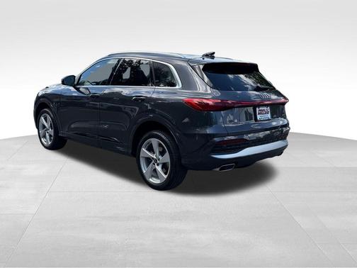 Tambora Gray Metallic 2025 Audi Q5 2.0T quattro Premium