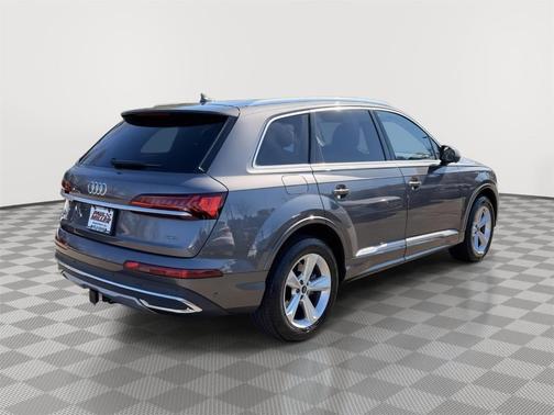 2023 Audi Q7 45 Premium Plus