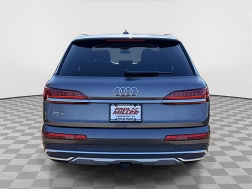2023 Audi Q7 45 Premium Plus
