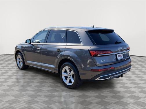2023 Audi Q7 45 Premium Plus