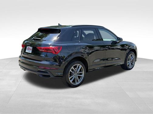 Mythos Black Metallic 2025 Audi Q3 45 S line Premium