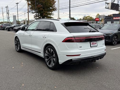 Glacier White Metallic 2027 Audi Q8