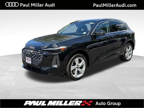 Mythos Black Metallic 2025 Audi Q5 2.0T quattro Premium