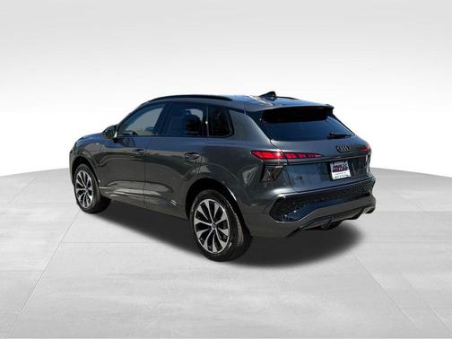 Daytona Gray Pearl 2026 Audi Q3 S line