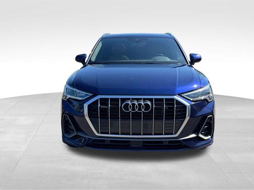Navarra Blue Metallic 2024 Audi Q3 45 S line Premium