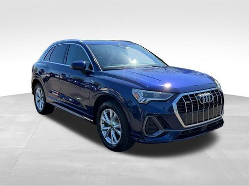 Navarra Blue Metallic 2024 Audi Q3 45 S line Premium