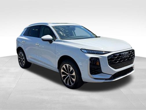 Glacier White Metallic 2026 Audi Q3 S line
