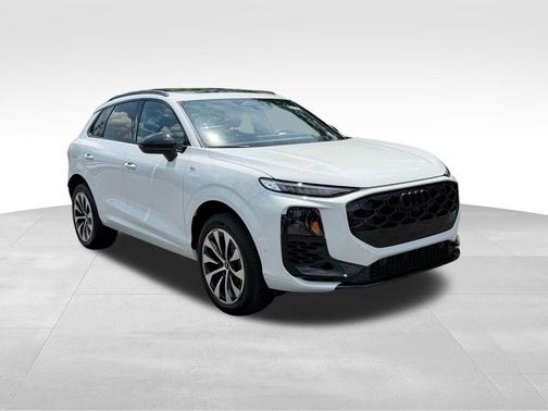 Glacier White Metallic 2026 Audi Q3 S line