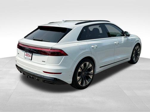 Glacier White Metallic 2026 Audi Q8 55 Premium