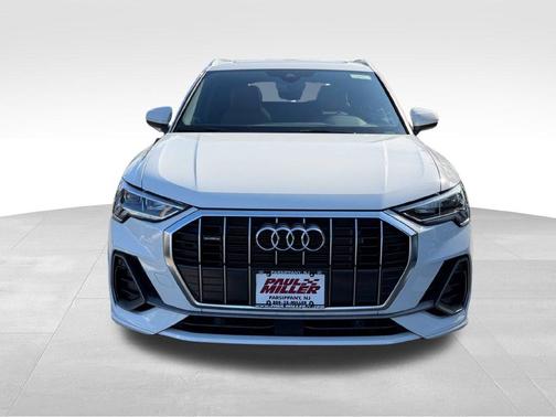 Glacier White Metallic 2023 Audi Q3 45 S line Premium