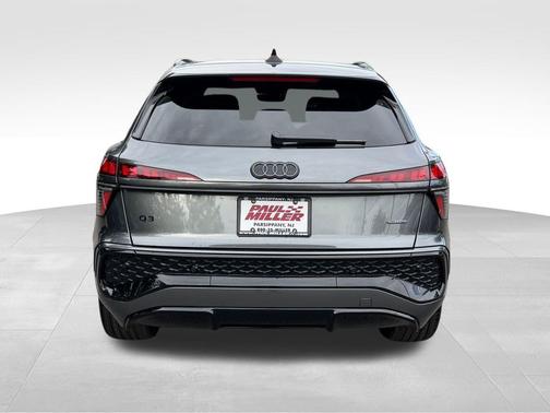 Daytona Gray Pearl 2026 Audi Q3 S line