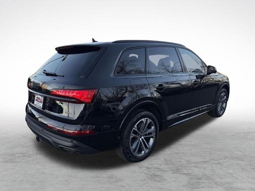 Mythos Black Metallic 2026 Audi Q7 45 Premium Plus