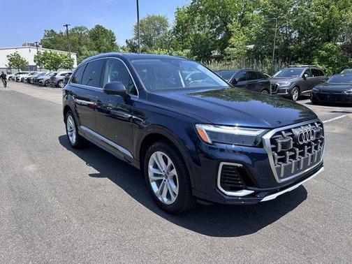 2025 Audi Q7 55 Premium Plus