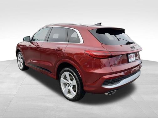 Grenadier Red Metallic 2025 Audi Q5 2.0T quattro Premium