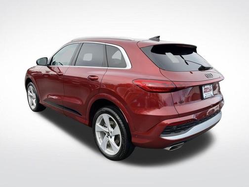 Grenadier Red Metallic 2025 Audi Q5 2.0T quattro Premium