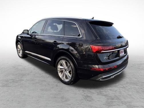 2021 Audi Q7 45 Premium Plus