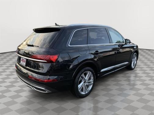 2021 Audi Q7 45 Premium Plus