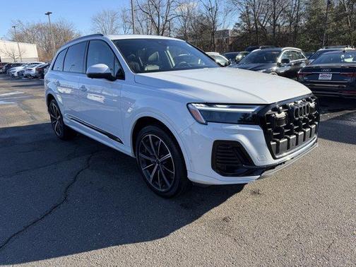 2025 Audi Q7 45 Premium Plus