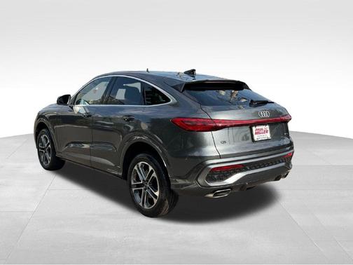 Daytona Gray Pearl Effect 2025 Audi Q5 2.0T Premium