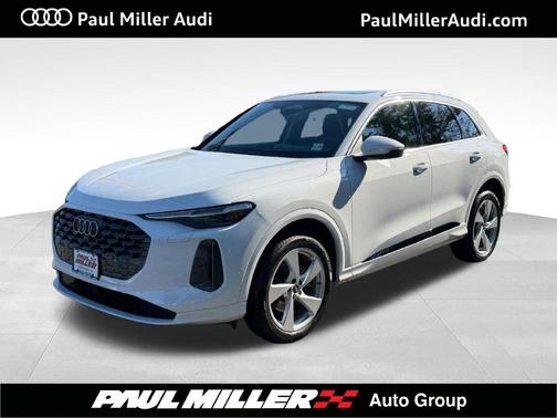 Glacier White Metallic 2025 Audi Q5 2.0T quattro Premium