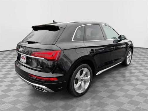 2023 Audi Q5 45 S line Premium Plus
