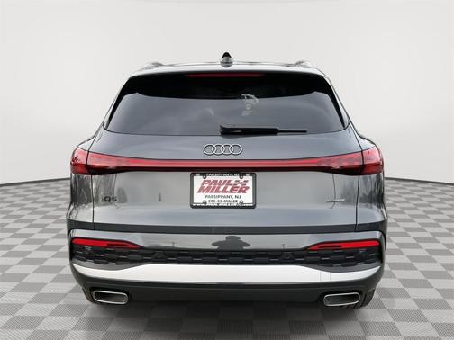 Tambora Gray Metallic 2025 Audi Q5 2.0T quattro Premium