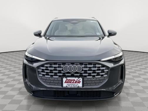 Tambora Gray Metallic 2025 Audi Q5 2.0T quattro Premium