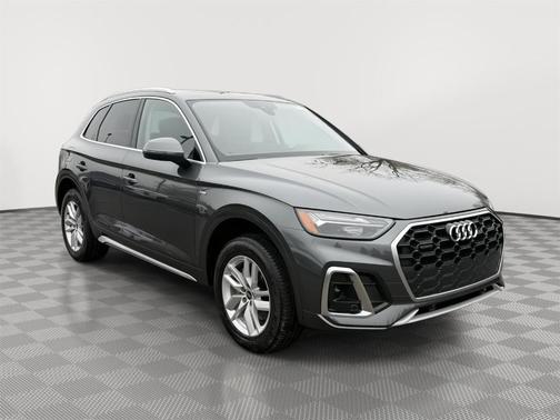 Daytona Gray Pearl Effect 2023 Audi Q5 45 S line quattro Premium