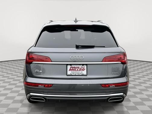 Daytona Gray Pearl Effect 2023 Audi Q5 45 S line quattro Premium