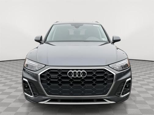 Daytona Gray Pearl Effect 2023 Audi Q5 45 S line quattro Premium