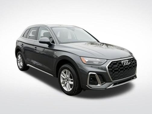 Daytona Gray Pearl Effect 2023 Audi Q5 45 S line quattro Premium