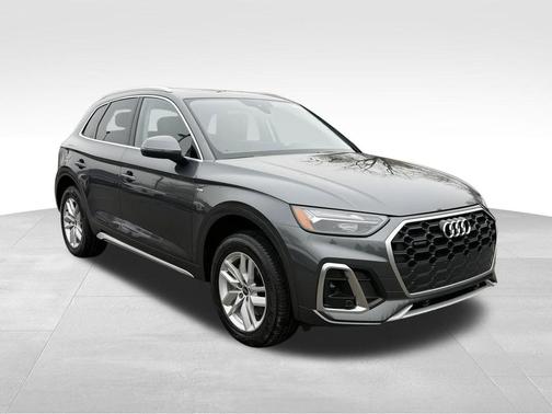 Daytona Gray Pearl Effect 2023 Audi Q5 45 S line quattro Premium
