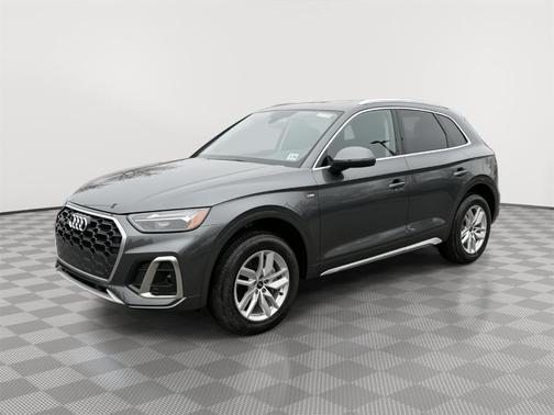 Daytona Gray Pearl Effect 2023 Audi Q5 45 S line quattro Premium