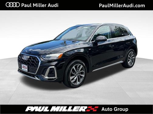 Mythos Black Metallic 2023 Audi Q5 45 S line quattro Premium