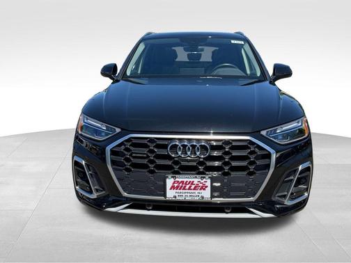Mythos Black Metallic 2023 Audi Q5 45 S line quattro Premium