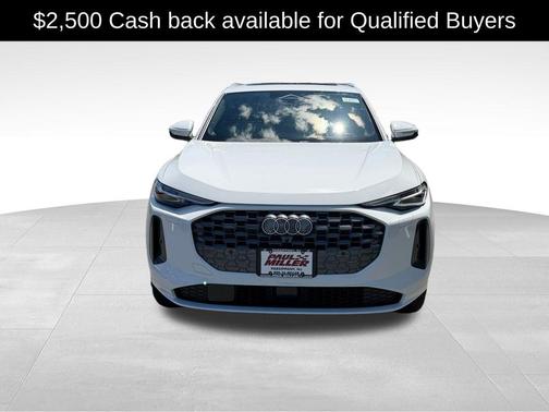 Glacier White Metallic 2026 Audi Q5 PLUS