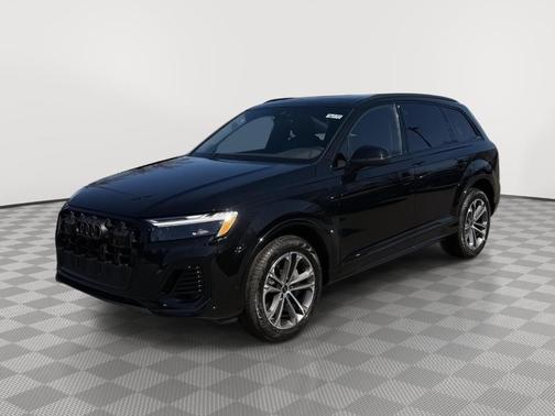 Mythos Black Metallic 2026 Audi Q7