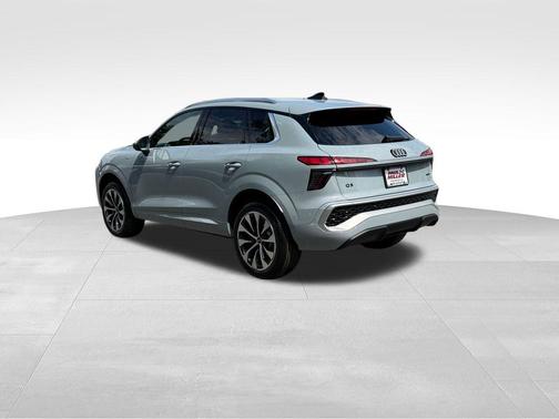 Arrow Gray Pearl 2026 Audi Q3 S line