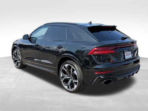 Mythos Black Metallic 2022 Audi RS Q8 4.0T quattro