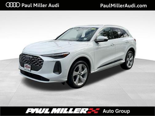 Glacier White Metallic 2025 Audi Q5 2.0T quattro Premium