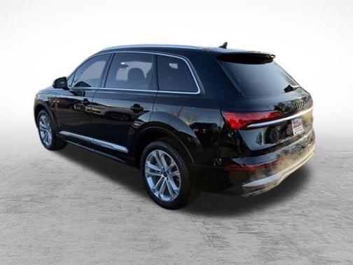 2025 Audi Q7 45 Premium