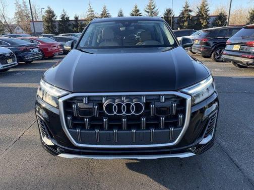2025 Audi Q7 45 Premium