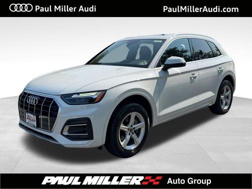 Glacier White Metallic 2023 Audi Q5 40 Premium