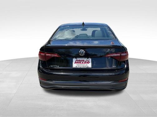 Deep Black Pearl Effect 2023 Volkswagen Jetta 1.5T SE
