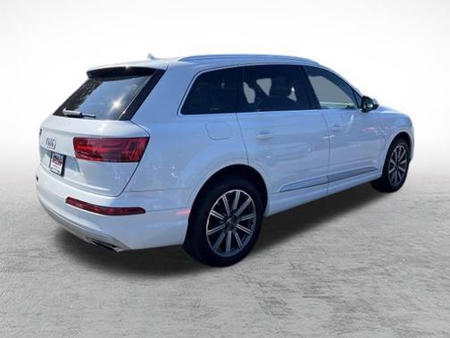 2019 Audi Q7 45 Premium Plus