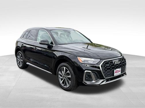 Mythos Black Metallic 2023 Audi Q5 45 S line quattro Premium