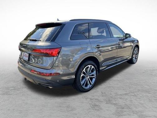 2025 Audi Q7 45 Premium Plus
