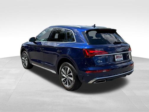 Navarra Blue Metallic 2023 Audi Q5 45 S line quattro Premium