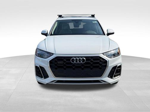 Glacier White Metallic 2023 Audi Q5 45 S line quattro Premium